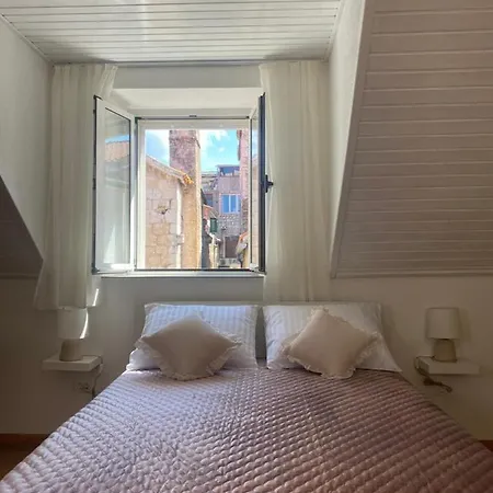 *beautiful, Centrally Located Apartment* Hvar Town