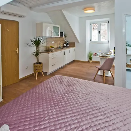 *beautiful, Centrally Located Apartment* Διαμέρισμα Χβαρ