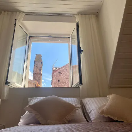 Apartment *beautiful, Centrally Located Apartment*