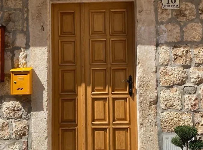 *beautiful, Centrally Located Apartment* Hvar Town