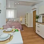 *beautiful, Centrally Located Apartment*