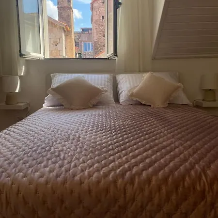 *beautiful, Centrally Located Apartment* アパート *